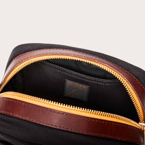 Traveller dopp kit di Filson | Cinder (Gray)