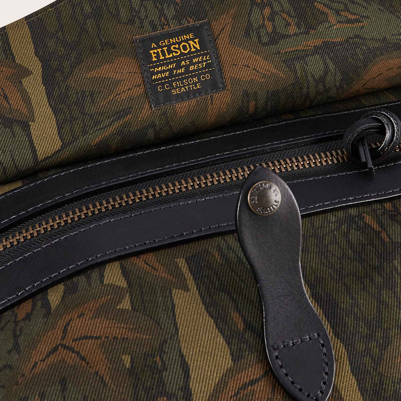Small rugged twill duffle by Filson | Maple bark camo (Beige)