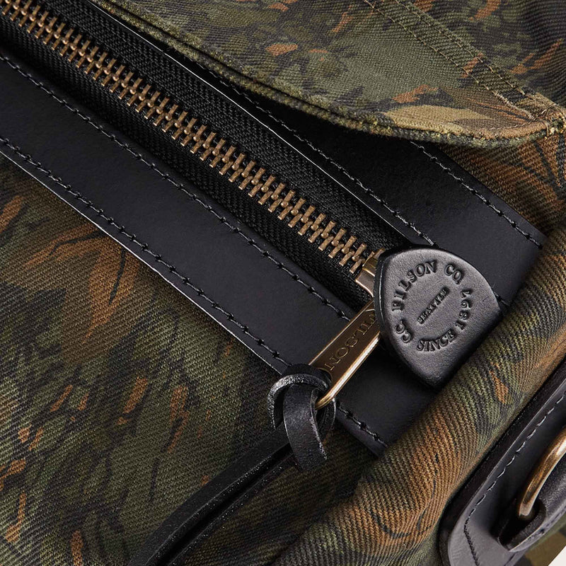 Small rugged twill duffle by Filson | Maple bark camo (Beige)